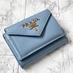 美品✨プラダ　折り財布　ヴィッテロムーヴ　メタルロゴ　ブルー　RFID　現行 美品✨プラダ 折り財布 ヴィッテロムーヴ メタルロゴ ブルー RFID 現行