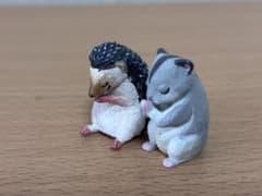 オ*ん様 祈る動物 フィギュア 2体セット ハリネズミ ハムスターのサムネイル