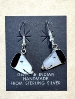 ズニ族 ピアス インディアンジュエリー スヌーピー オニキス ホワイト