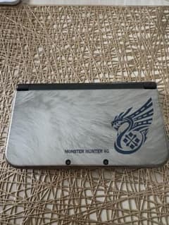 任天堂　3DS L L モンハン4Gバージョンのサムネイル
