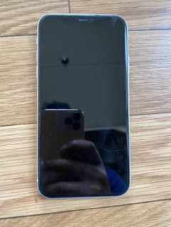 Apple iPhone 11 ホワイト 亀裂あり - メルカリ