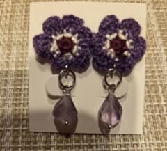 ハンドメイド ニットフラワー(アネモネ) イヤリング パープルのサムネイル