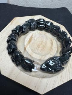 水晶&濃緑黒翡翠龍神ブレスレット - メルカリ