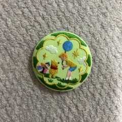くまのプーさん 刺繍缶バッジのサムネイル