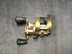シマノ　15 カルカッタコンクエスト 200HG Rのサムネイル