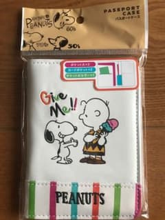 スヌーピーのパスポートケースのサムネイル