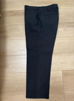 UNIQLO ダークグレー スラックス 79/62のサムネイル