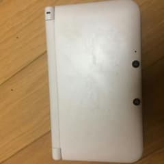 3DS LL ホワイト 箱無し 中にゲーム入ってますのサムネイル