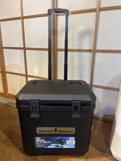 コメリ　ナチュラルシーズン　真空パネルクーラーボックス　36L 一回使用　美品のサムネイル