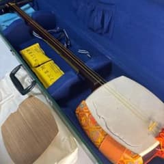三味線 紫檀 丸打胴 弦楽器 和楽器 ハードケース 付属品 付き - メルカリ