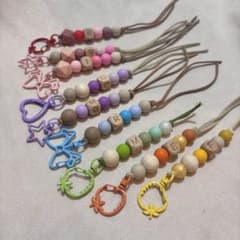 イニシャル　キーホルダー　推しカラー ハンドメイドのサムネイル