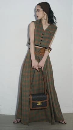 ANDREA&Co.チェック柄ベスト&フロントスリットタックスカートのサムネイル