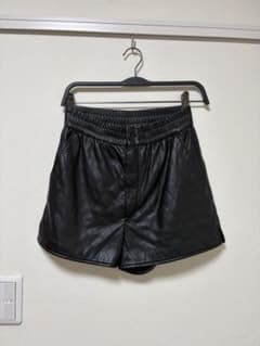 ZARA キルティング フェイクレザー ショートパンツ