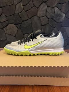 nike サッカー　トレーニングシューズ　23cmのサムネイル