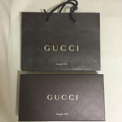グッチ 箱とショッパーのサムネイル