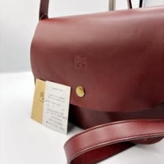 良品⭐️ IL BISONTE イルビゾンテ スムースショルダーバッグ ロゴ型 