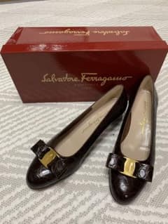 Salvatore Ferragamo パンプス ヴァラ クロコ型押しのサムネイル