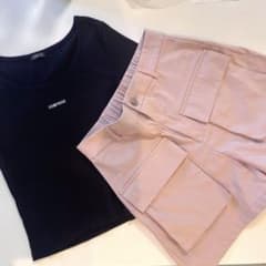 黒リブT半袖 ロゴ ポケット付きショートパンツ ピンクパンツ