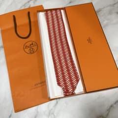 HERMES 新品未使用 紙袋 箱付き ネクタイ レッド系 総柄 エルメス