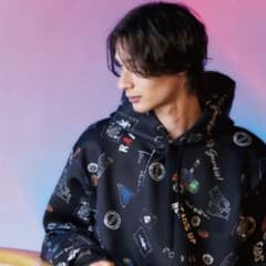 世界のヨコサワ　フーディ　”POKER”  Mサイズ　★新品未使用のサムネイル