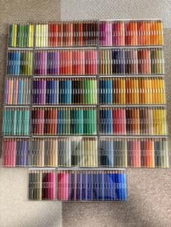 FELISSIMO 500色の色鉛筆 335色のサムネイル