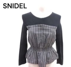 SNIDELトップスブラック×グレーストライプ柄ウエストフリルのサムネイル