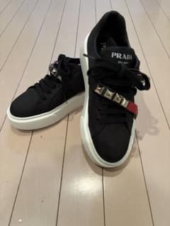 ぐ*こ様 【ほぼ新品】PRADA スタッズバックル付 ナイロン 厚底スニーカー ぐ*こ様 【ほぼ新品】PRADA スタッズバックル付 ナイロン 厚底