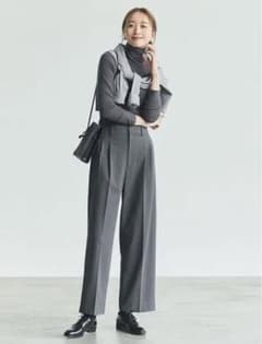 UNIQLO タックワイドパンツのサムネイル