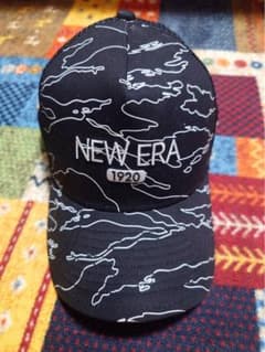 New Era キャップ ブラック カモフラ柄 刺繍ロゴのサムネイル