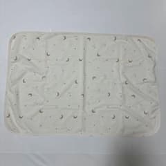 美品⭐︎PUPPAPUPO ベビー用敷きパッド 月と星柄 60cm×90cmのサムネイル