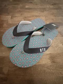 BTS IDOL ビーチサンダルのサムネイル