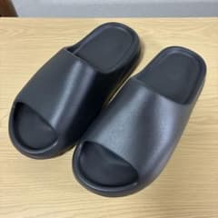 アディダス　イージースライド　オニキス 27.5 yeezyのサムネイル
