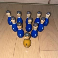 木製のボーリングピンのサムネイル