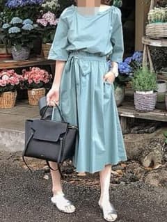 ★人気★ルクールブラン　オフショルワンピースのサムネイル