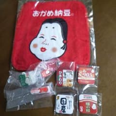 おかめ納豆 ハンドタオル 綿100%、缶バッチ、ボールチェーンマスコットのサムネイル