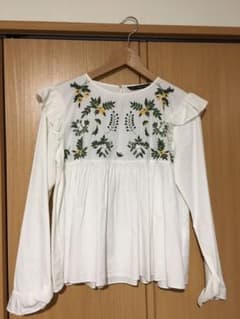ZARA 刺繍ブラウスのサムネイル