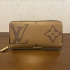 ヴィトン　ジャイアントモノグラム　　ジッピーウォレットのサムネイル