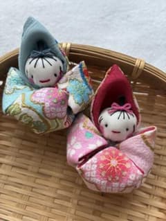 ちりめん細工「2人の赤ちゃんおくるみ」 ちりめん細工「2人の赤ちゃんおくるみ」 - メルカリ