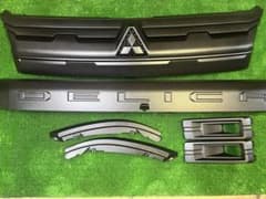 三菱新型デリカd5 6点セット 本物ラプターライナーマットブラック