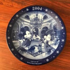 【未使用品】ミッキーと仲間たちの2004イヤーズプレートのサムネイル