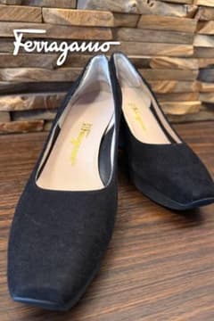 【美品】Ferragamo ブラック スエード ハイヒールのサムネイル