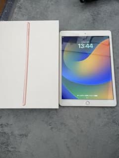 iPad 第7世代　32GB Wi-Fi+セルラーモデルのサムネイル