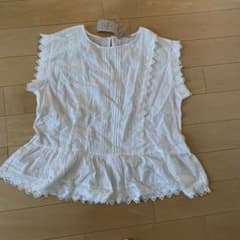 レース飾りのあるブラウスのサムネイル