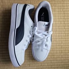 ボ*ト様 PUMA スニーカー ホワイト/ネイビー US 10のサムネイル