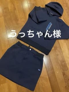 ゴルフウエア　フード付トップスとスカート　セットで！のサムネイル