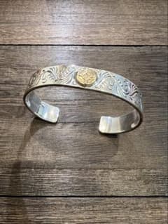 FIRST ARROW’S K18付12mm 唐草バングル M 極美品 FIRST-ARROW's バングル 唐草模様 K18付 - メルカリ