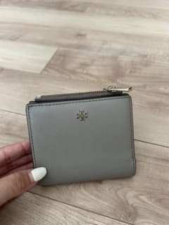 TORY BURCH 二つ折り財布 グレーのサムネイル