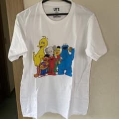 UNIQLO Tシャツ　UT KAWS セサミストリートのサムネイル