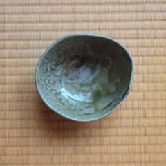 緑色の丸型陶器の器 青唐津茶碗 古唐津 桃山ー江戸時代 発掘品 骨董品