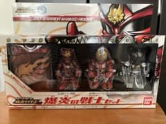【激レア】仮面ライダーズ外伝 爆炎の戦士セット 響鬼 ファイズ リュウガのサムネイル